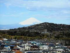 冠雪が増えた富士山