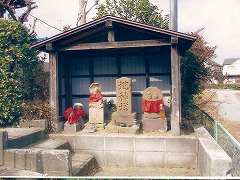 医薬神社の石造物