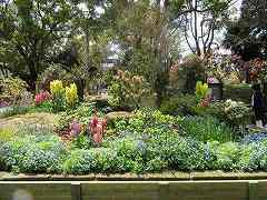 谷戸の花壇：鎌倉市